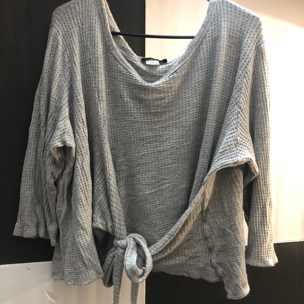 Women’s Grey quarter sleeve crop top
